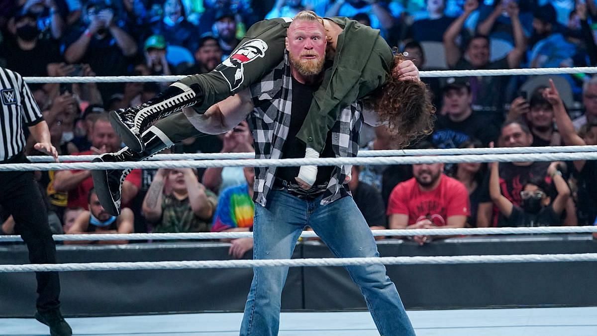 WWE SmackDown में इस हफ्ते खली रोमन रेंस की कमी
