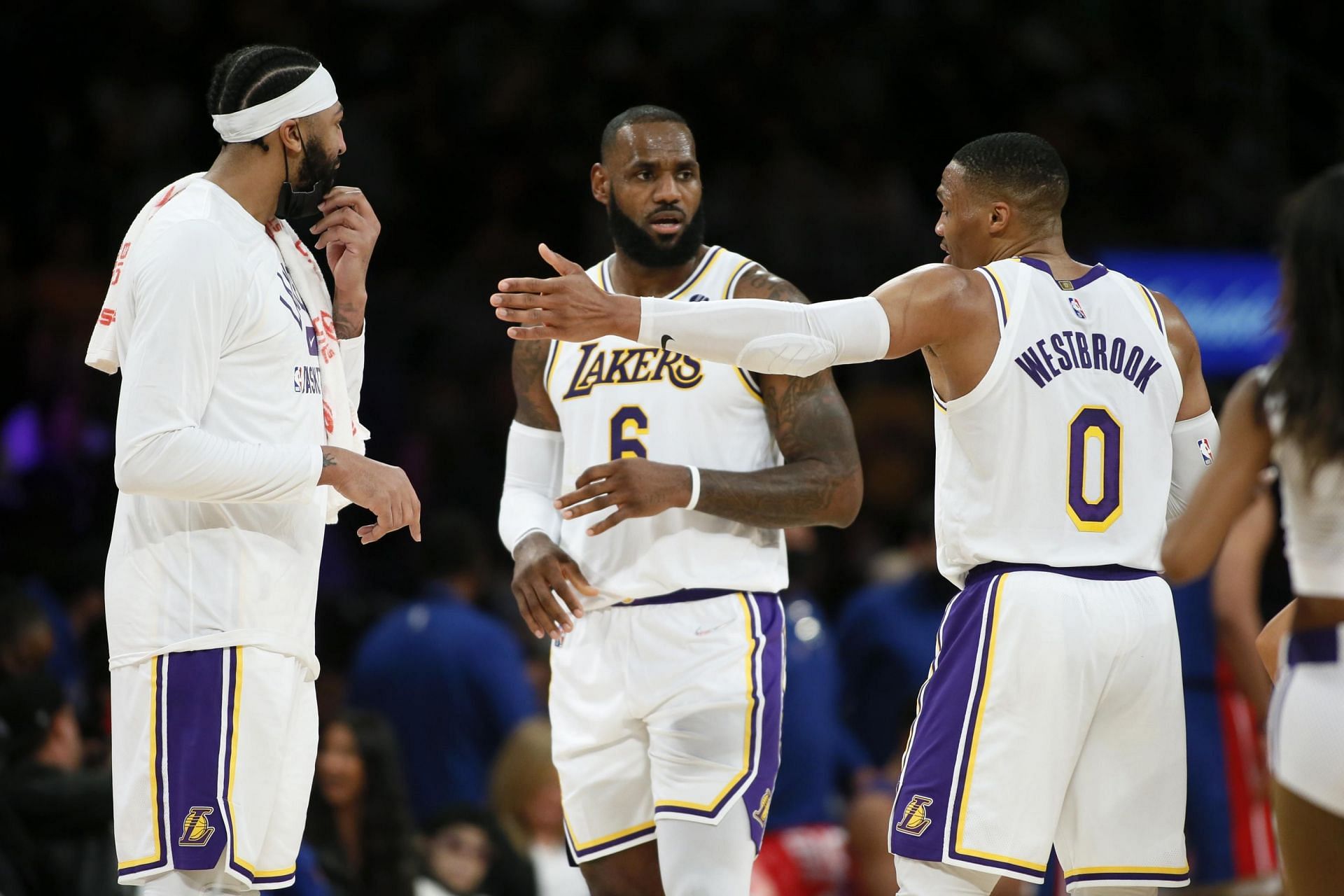 The LA Lakers have lost several games already due to a lack of effort on both sides of the ball. [Photo: Bleacher Report]