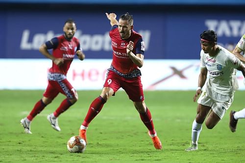 Jamshedpur FC's Nerijus Valskis (C) scoring against the Blasters in the last ISL (Image Courtesy: ISL)