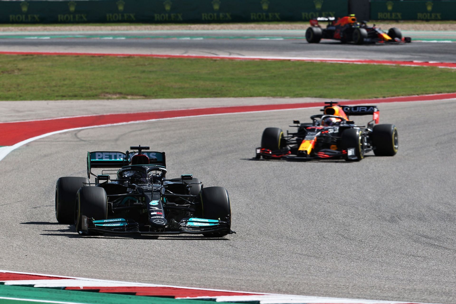 Lewis Hamilton (left) and Max Verstappen (right) (Photo by Chris Graythen/Getty Images)