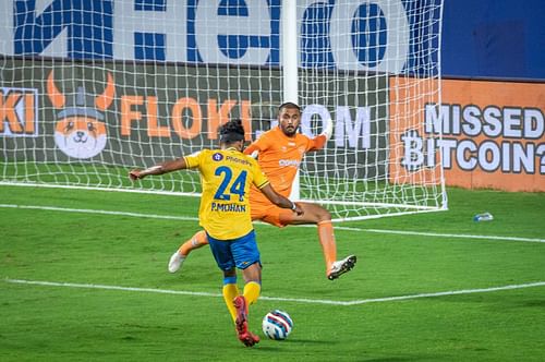 Kerala Blasters FC's Prasanth scores against Odisha FC in the ISL (Image Courtesy: ISL)