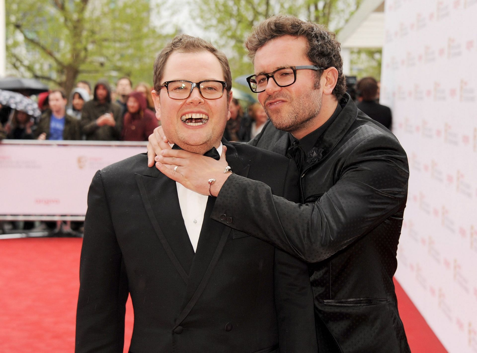 Alan Carr and Paul Drayton (Image via David M. Bennet/Getty Images)