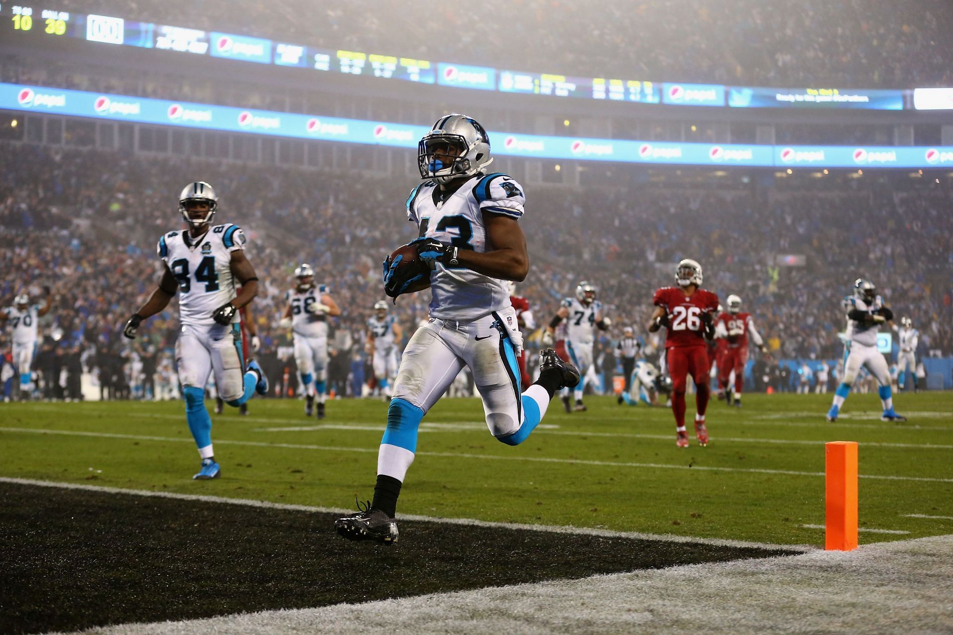 Fozzy Whittaker&#039;s 39-yard touchdown reception gave Carolina the lead for good (Photo: Getty)