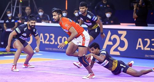 Rakesh HS scored a Super 10 against the Telugu Titans earlier tonight (Image: Pro Kabaddi/Facebook)