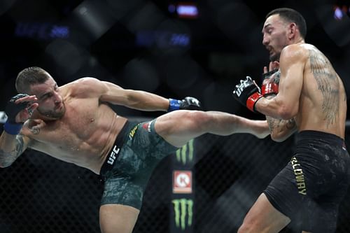 Alexander Volkanovski during his first clash with Max Holloway at UFC 245