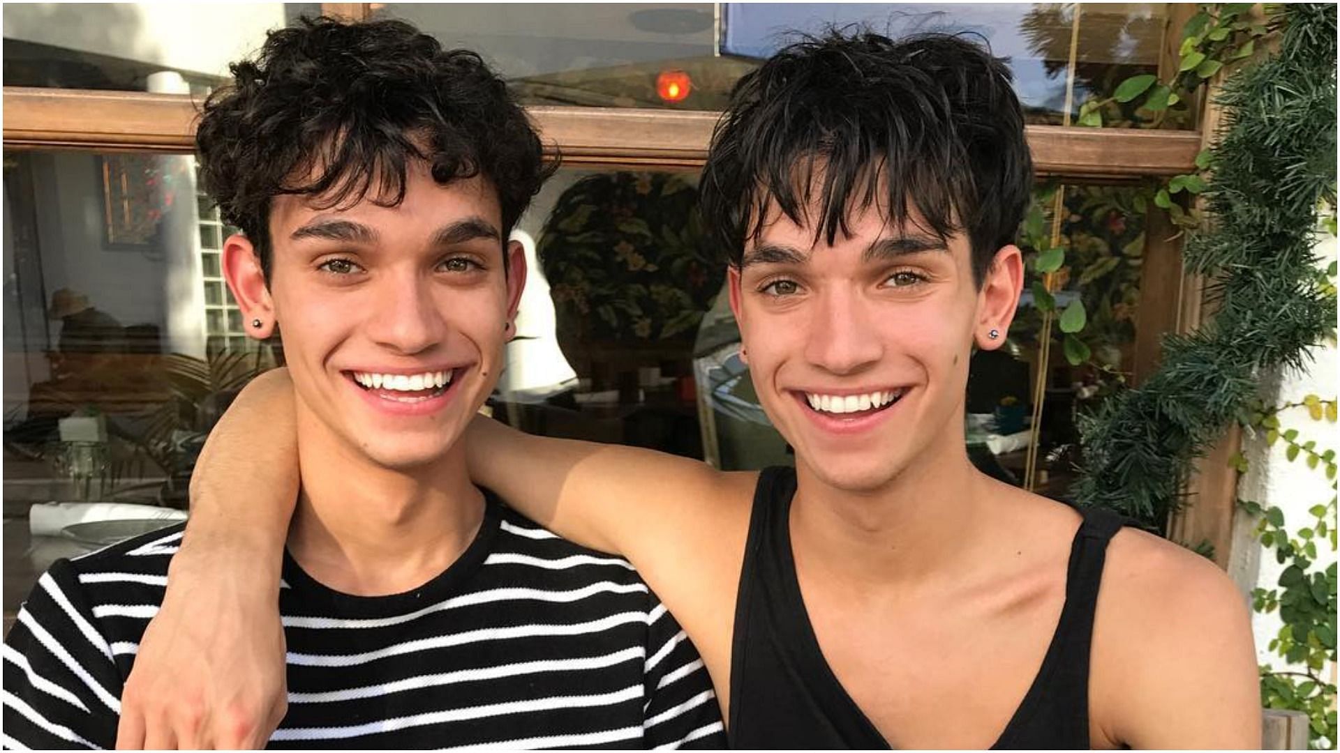 Lucas and Marcus Dobre-Mofid (Image via dobretwins/Instagram)