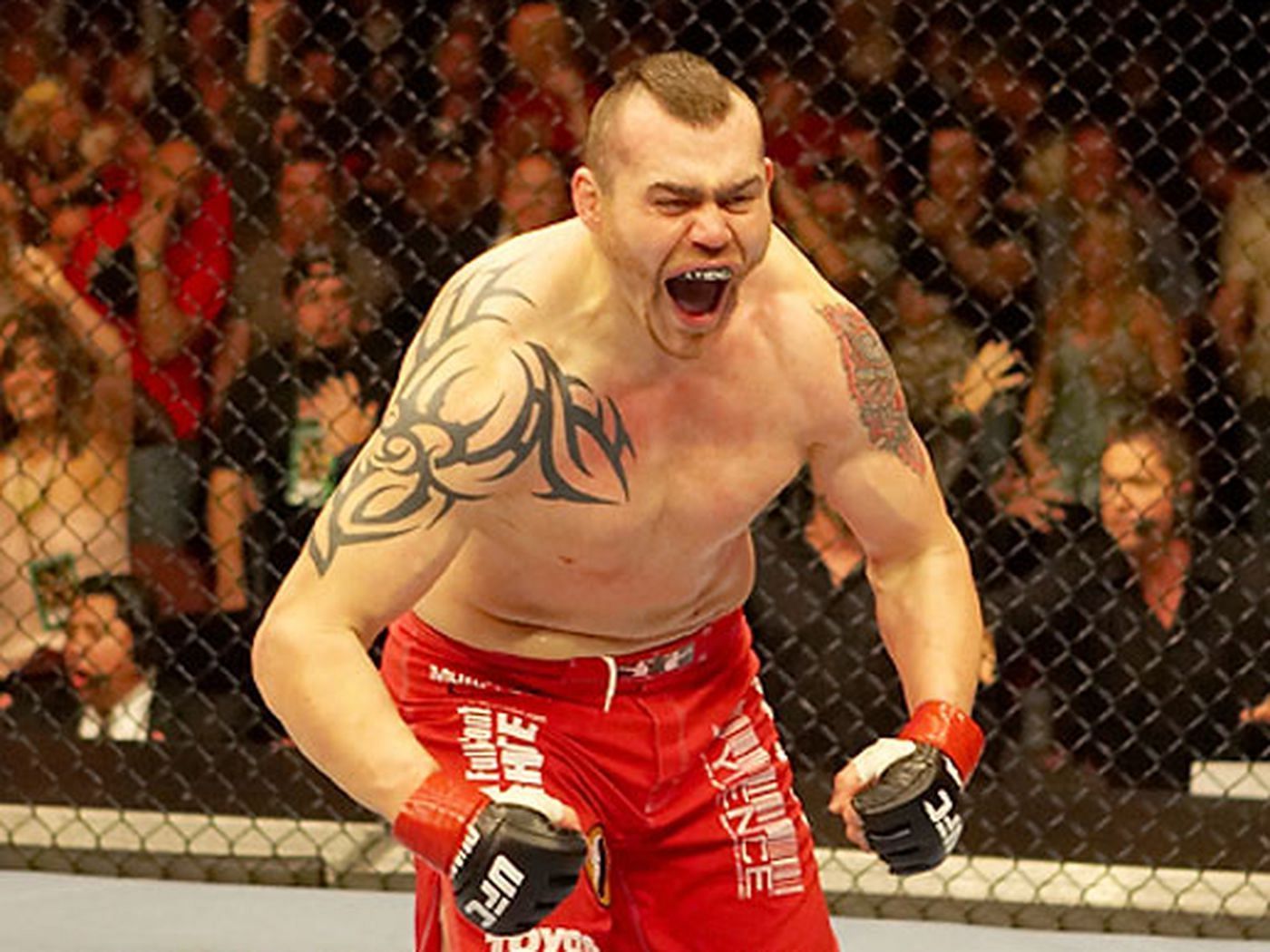 Tim Sylvia stunned everyone by downing Andrei Arlovski in their heavyweight title rematch in 2006