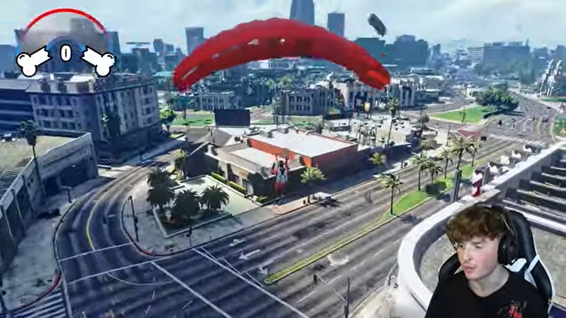 Caylus makes it safely to a rooftop in GTA 5 (Image via Sportskeeda)