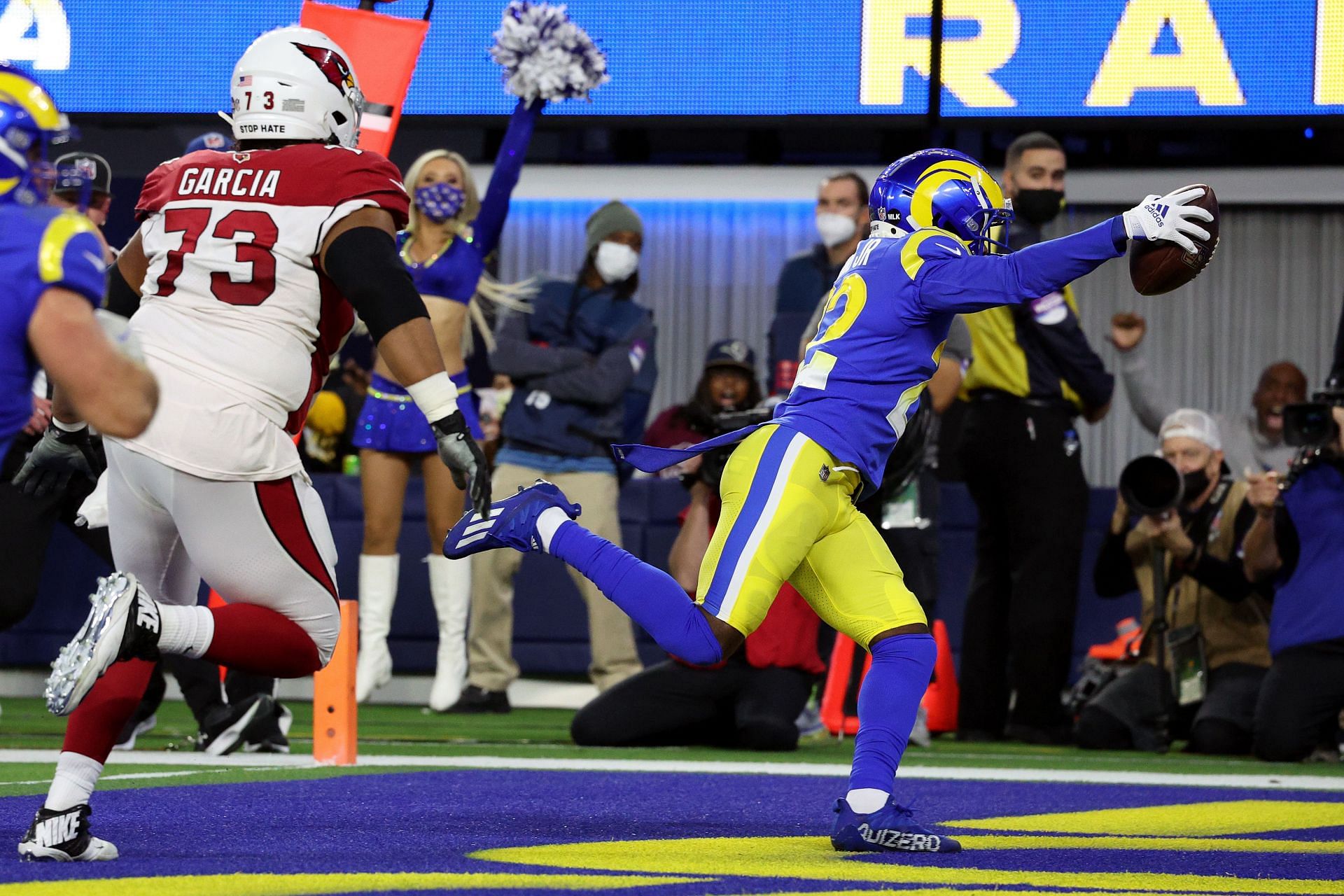 Rams-Cardinals in 1st ever Monday-night football playoff game