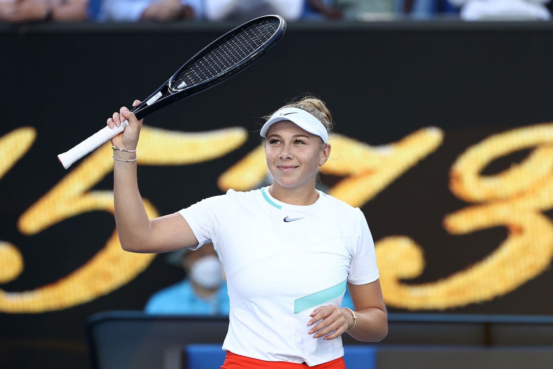 Amanda Anisimova acknowledges the crowd after her second-round win at 2022 Australian Open