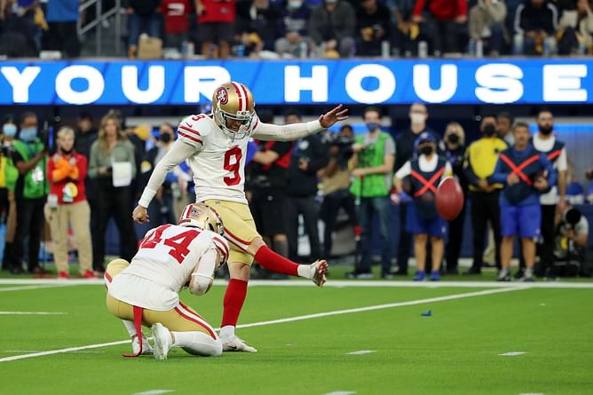 WATCH: Not even Packers player introductions could divert 49ers' Robbie Gould's attention from making a FG