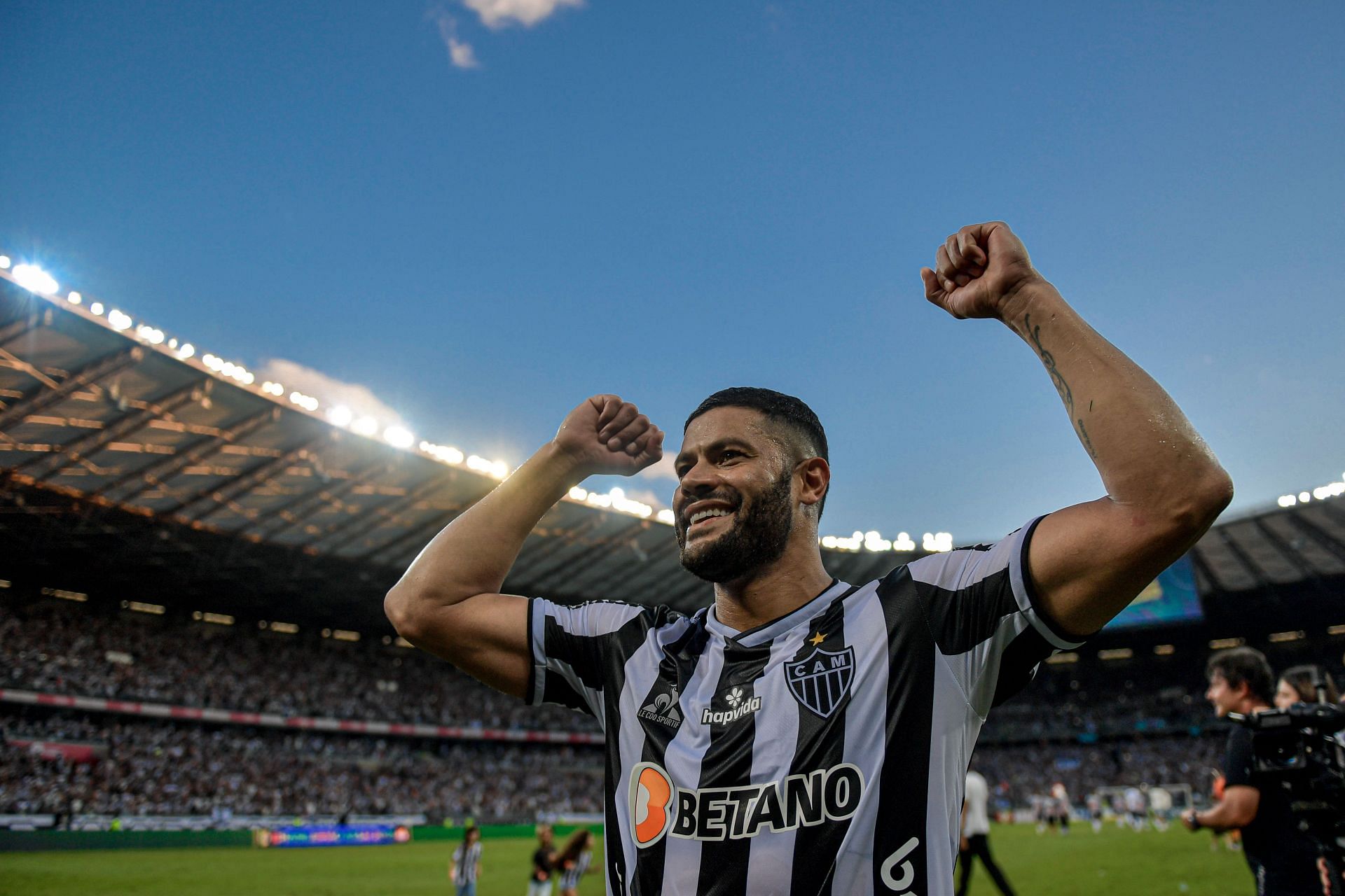 Hulk celebrates during Atletico Mineiro vs Fluminense.