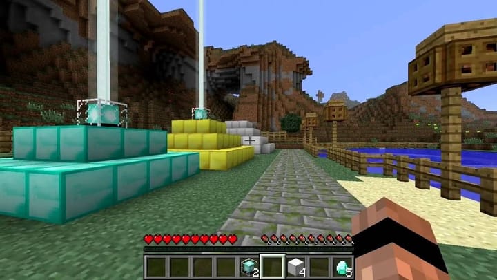 5 best Minecraft builds using gold (2022)