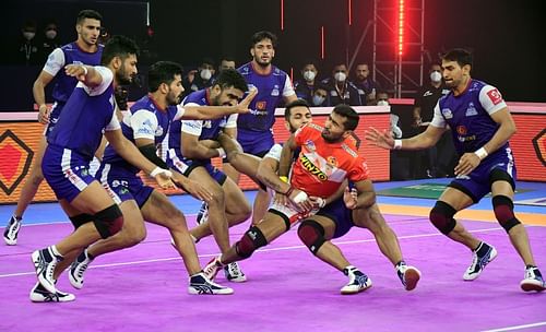 Haryana Steelers players tackle a Gujarat Giants player - Image Courtesy: Haryana Steelers Twitter