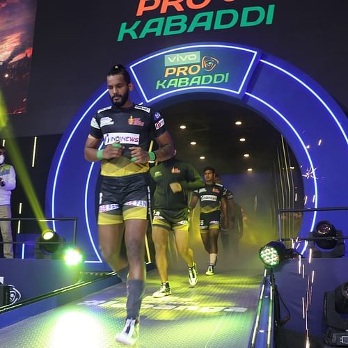 Telugu Titans players enter the arena (Picture Courtesy: Telugu Titans/Twitter)