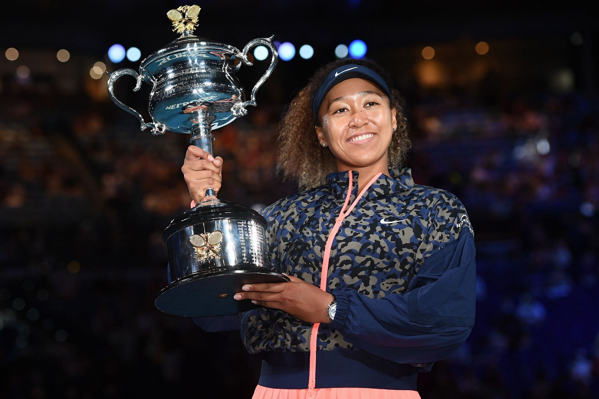 Naomi Osaka with the Daphne Akhurst Memorial Cup in 2021
