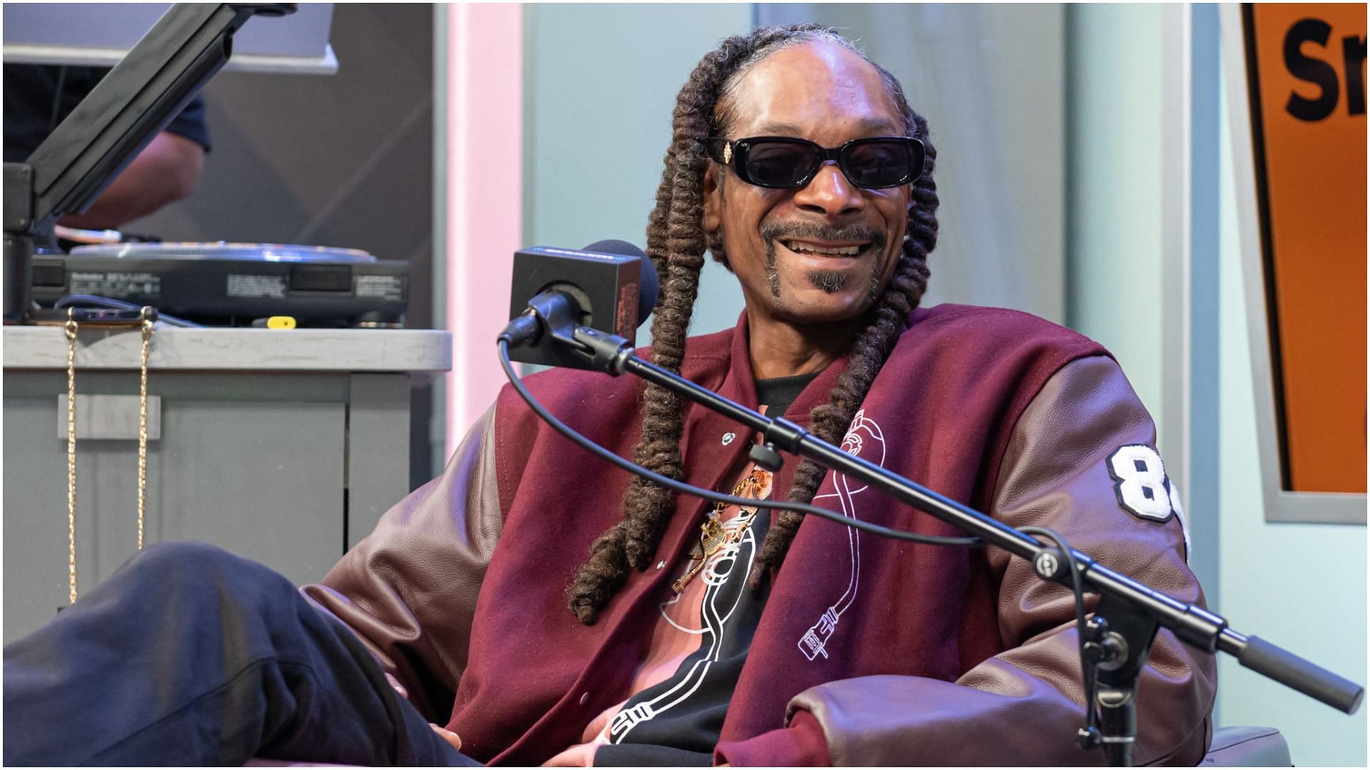 Snoop Dogg sits down with Roxanne Shante on SiriusXM&#039;s Rock The Bells Radio at The SiriusXM Studios (Image via Noam Galai/Getty Images)