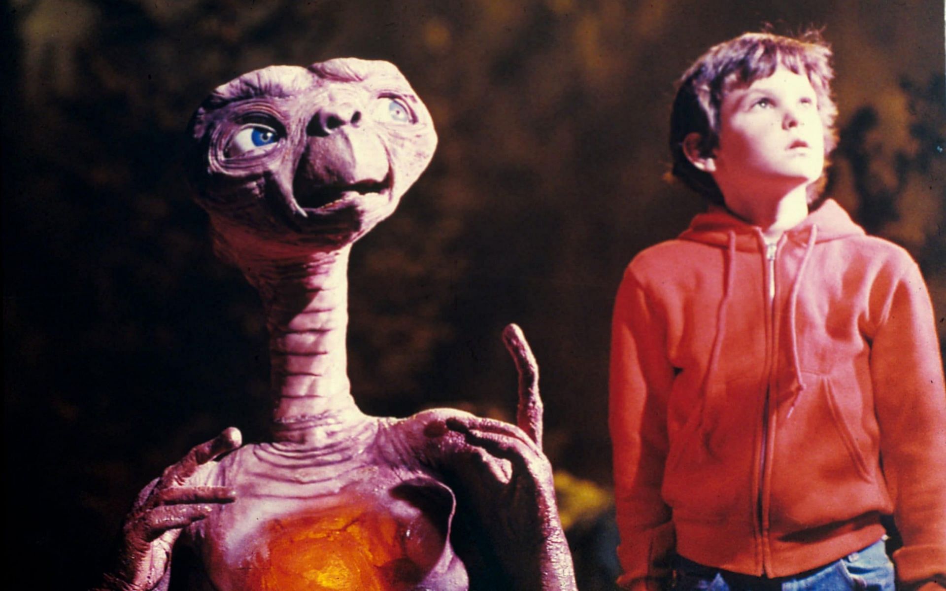 E.T. finally phoning home (Image via Universal Pictures)
