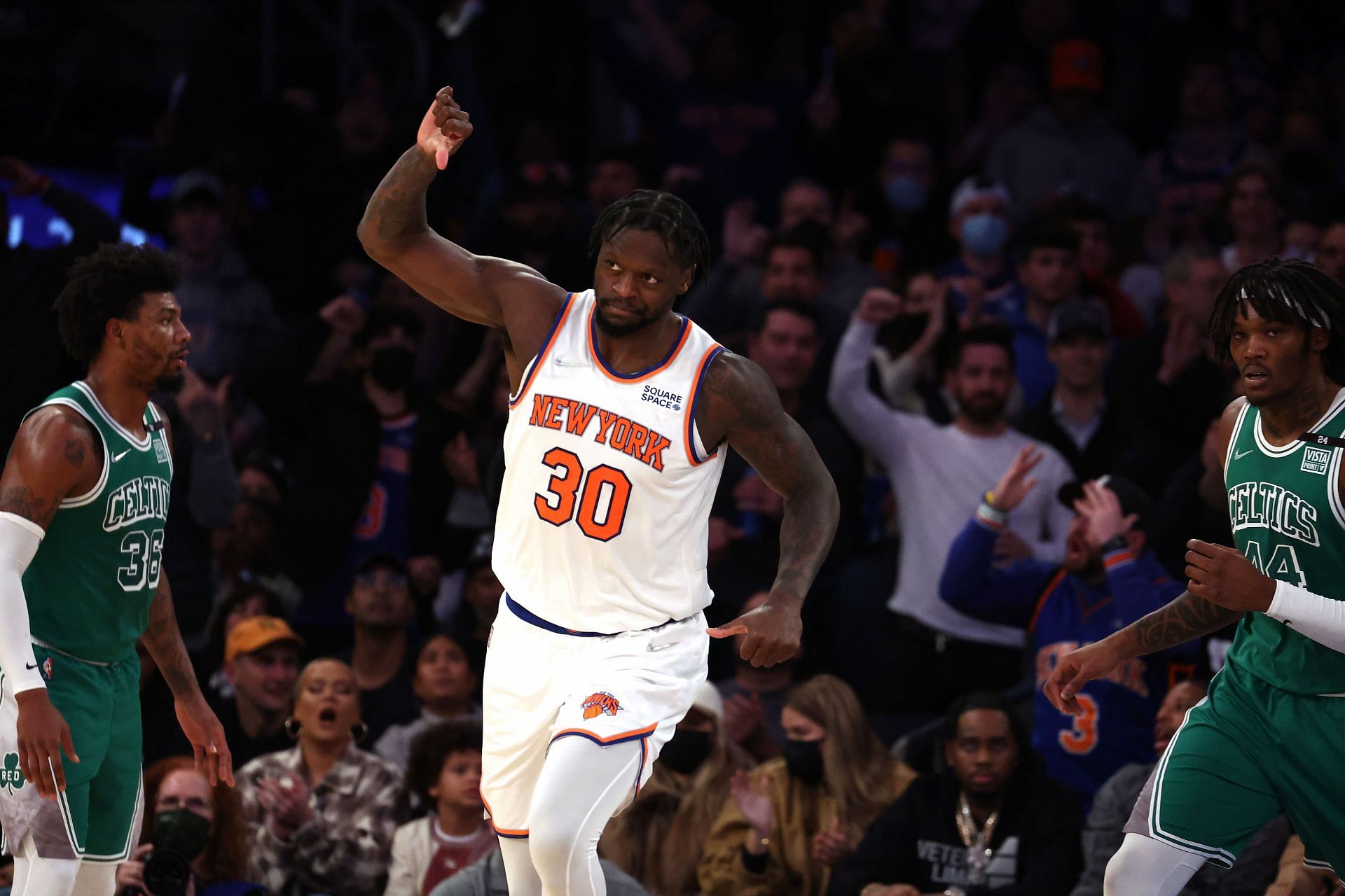 New York Knicks Julius Randle giving Knicks fans the &quot;thumbs down&quot;