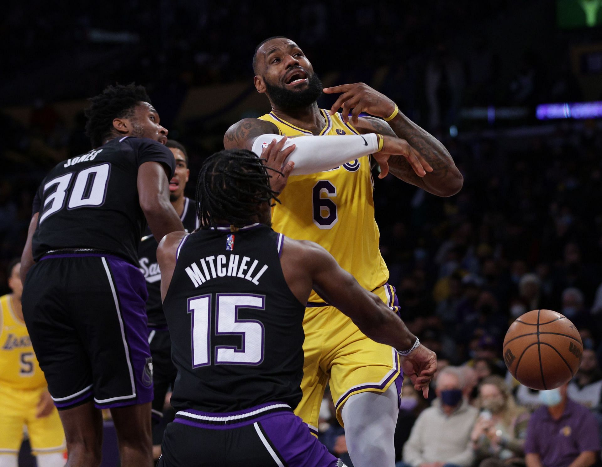 Sacramento Kings vs Los Angeles Lakers