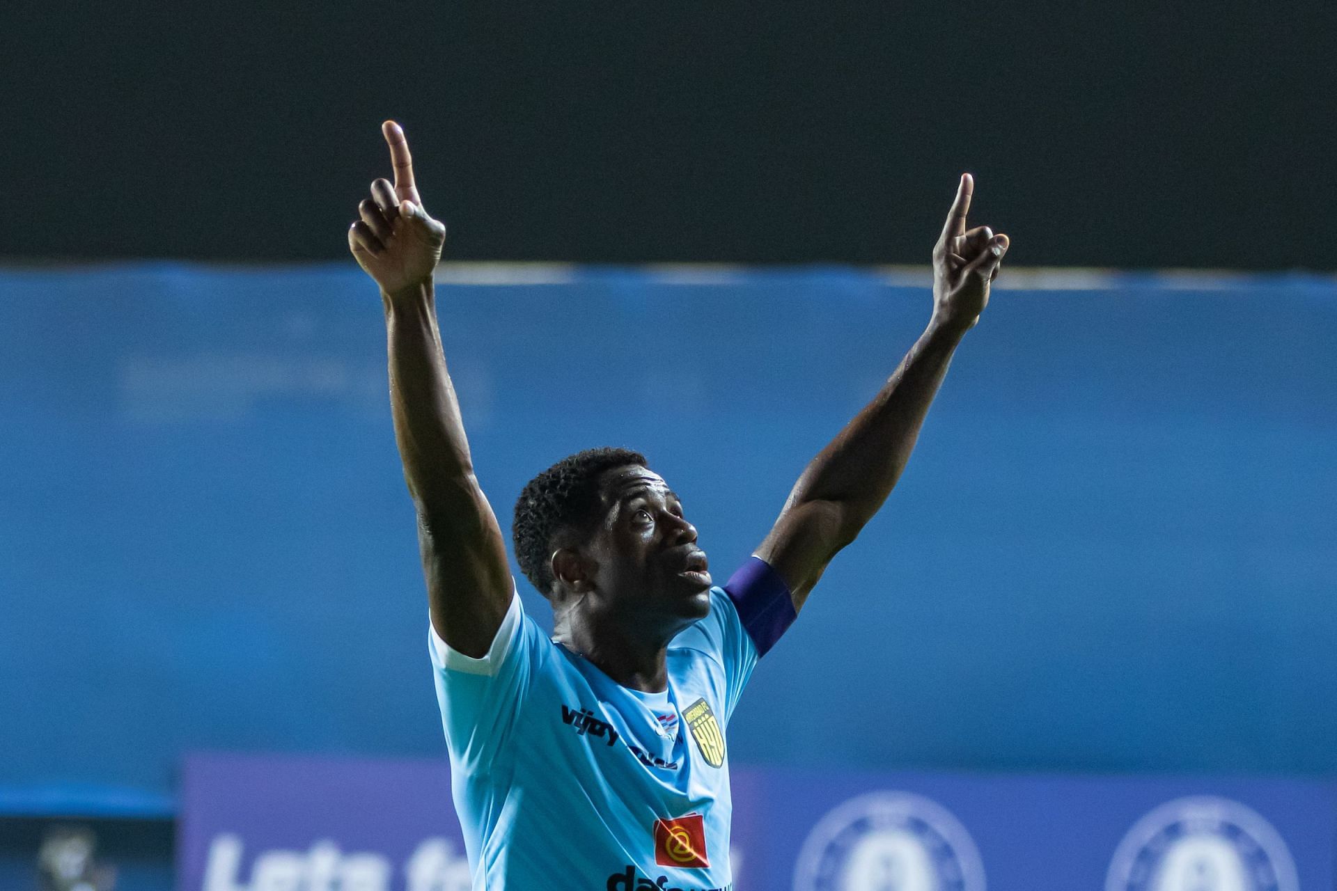 Hyderabad FC Bartholomew Ogbeche finishes the game with a hat-trick to his name (Image Courtesy: ISL).