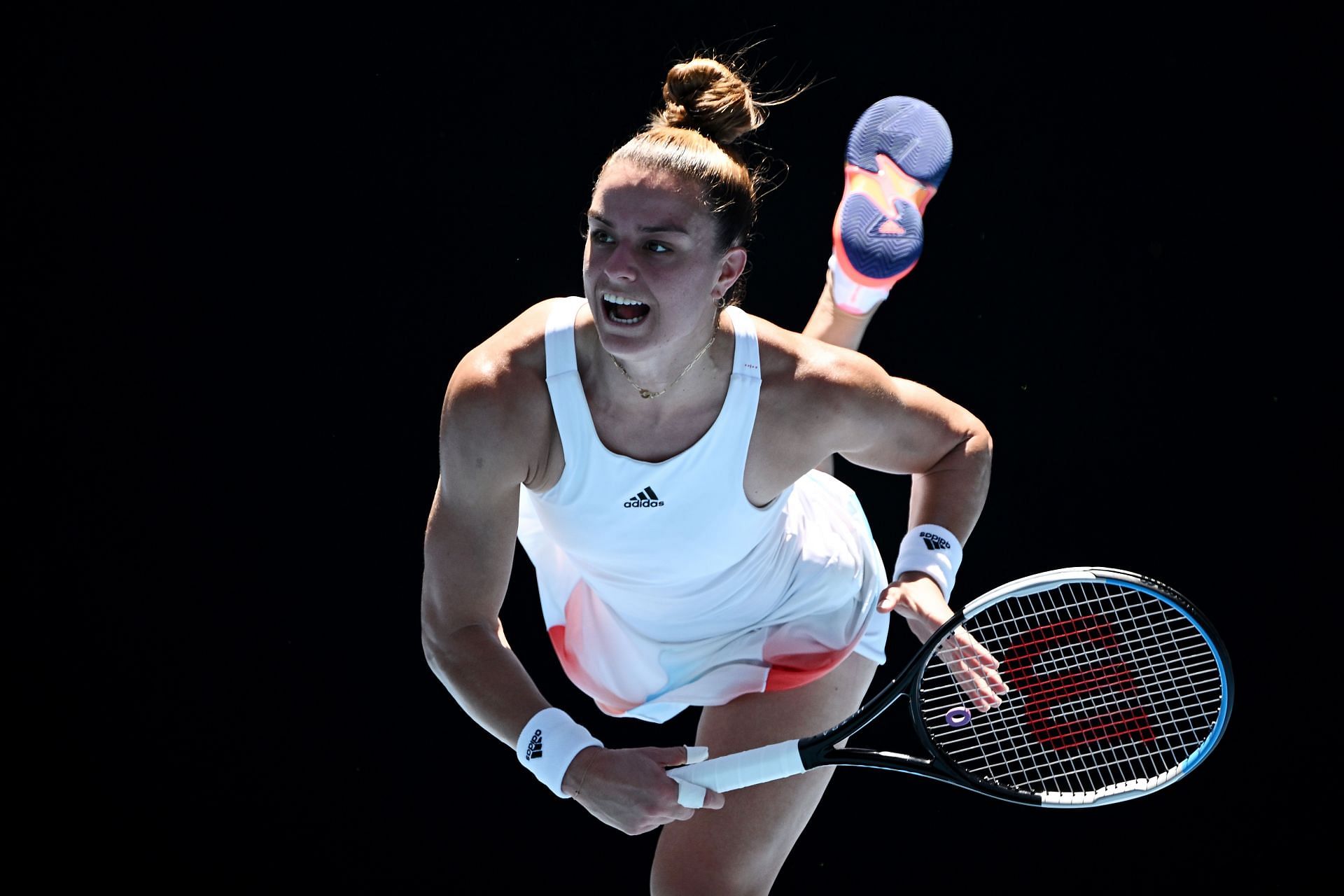 Maria Sakkari in action against Veronika Kudermetova