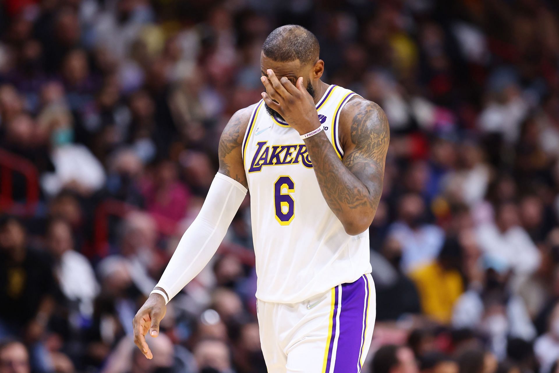 LA Lakers superstar LeBron James is questionable for tonight&#039;s game