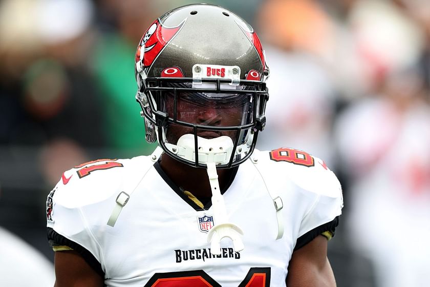 Buccaneers formally cut ties with Antonio Brown, dispute his