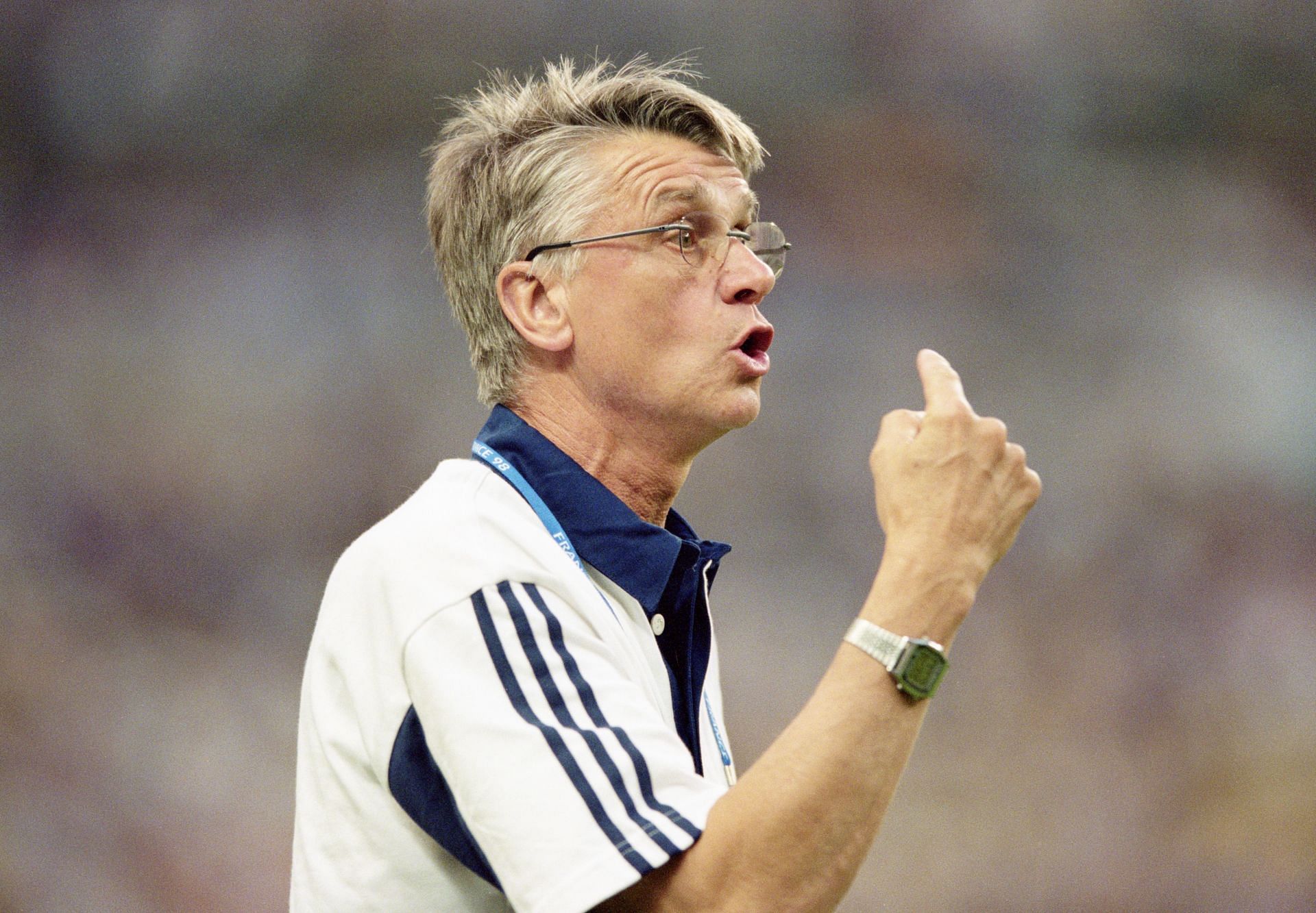 Aime Jacquet instructs his players at the 1998 FIFA World Cup.