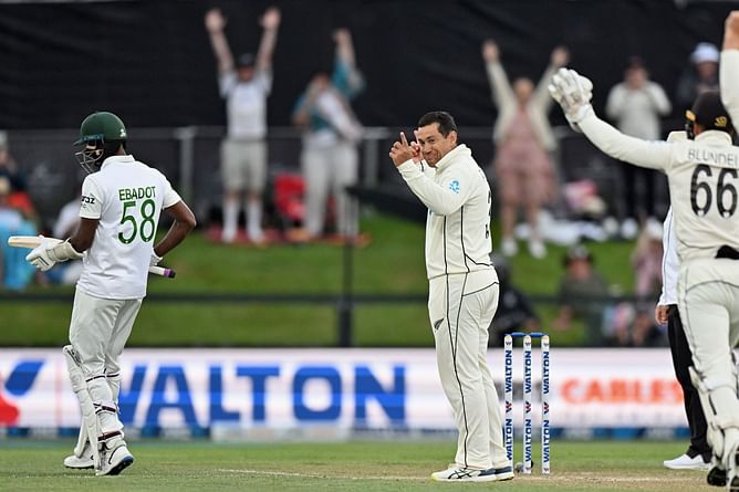 [Watch] Ross Taylor ends memorable Test career with a wicket against Bangladesh in Christchurch