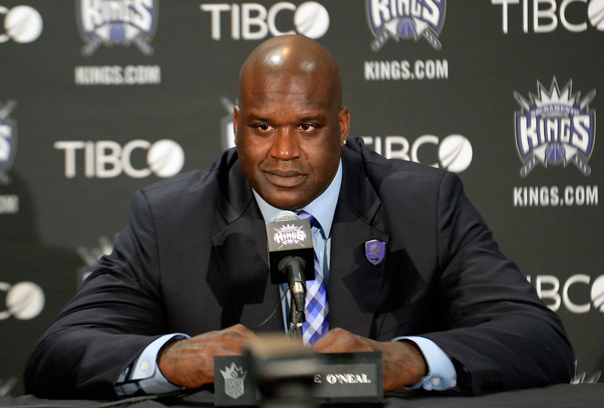 Shaquille O&#039;Neal in a Sacramento Kings press conference