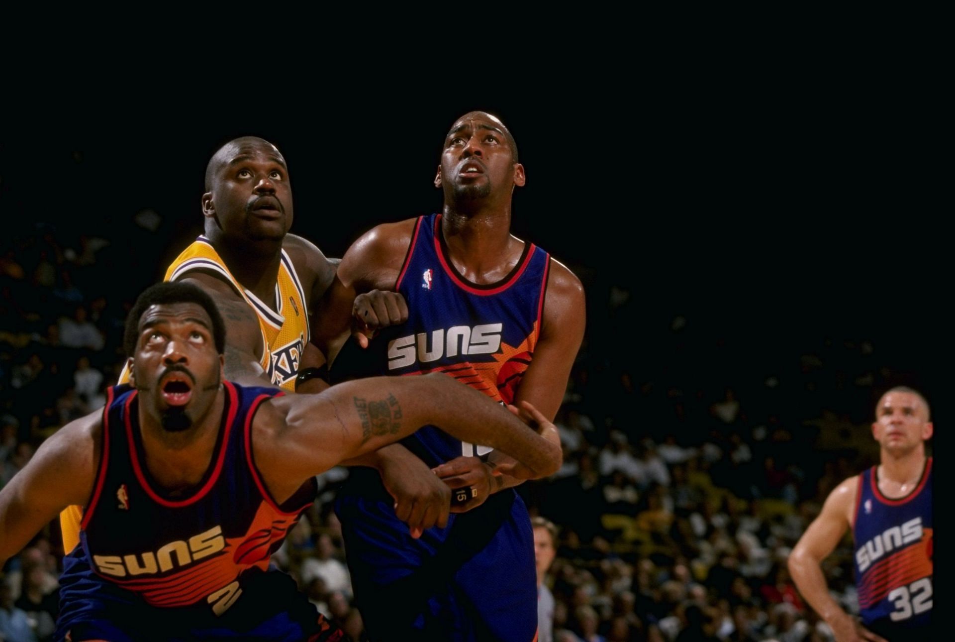 Shaquille O'Neal against the Phoenix Suns