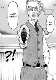 Kisaki getting ready to shoot Takemichi (Image via Kodansha)