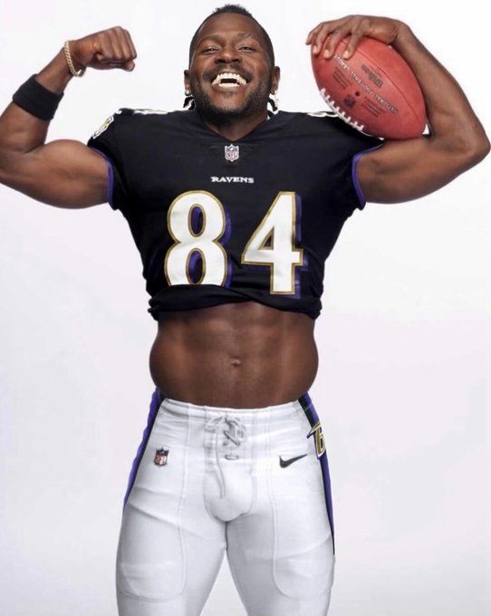 Antonio Brown posts photo in Ravens uniform, wants to play with Lamar  Jackson-- and there might be mutual interest