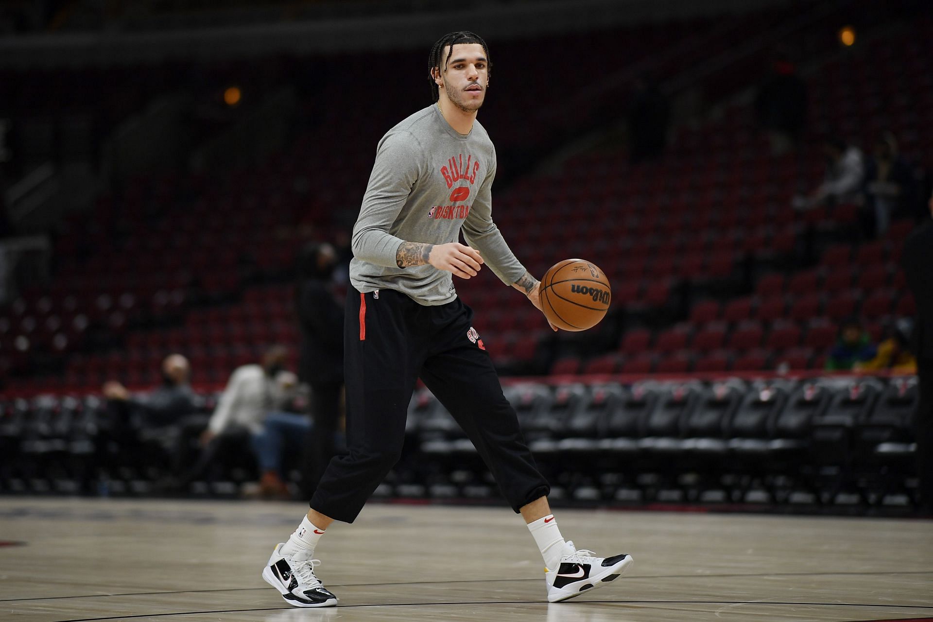 Lonzo Ball warming up for the Bulls