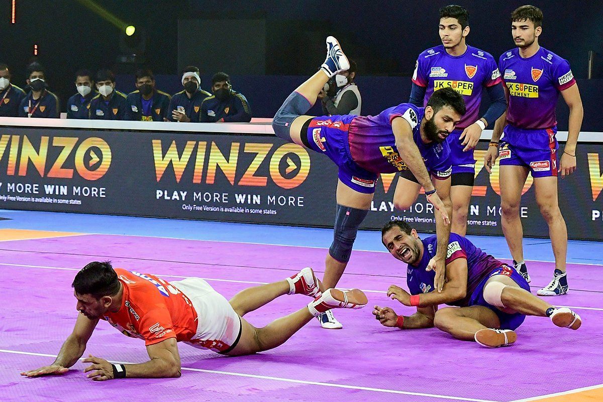 A Gujarat Giants&#039; raider manages to escape from a tackle - Image courtesy: Gujarat Giants Twitter