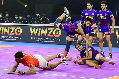 A Gujarat Giants' raider manages to escape from a tackle - Image courtesy: Gujarat Giants Twitter