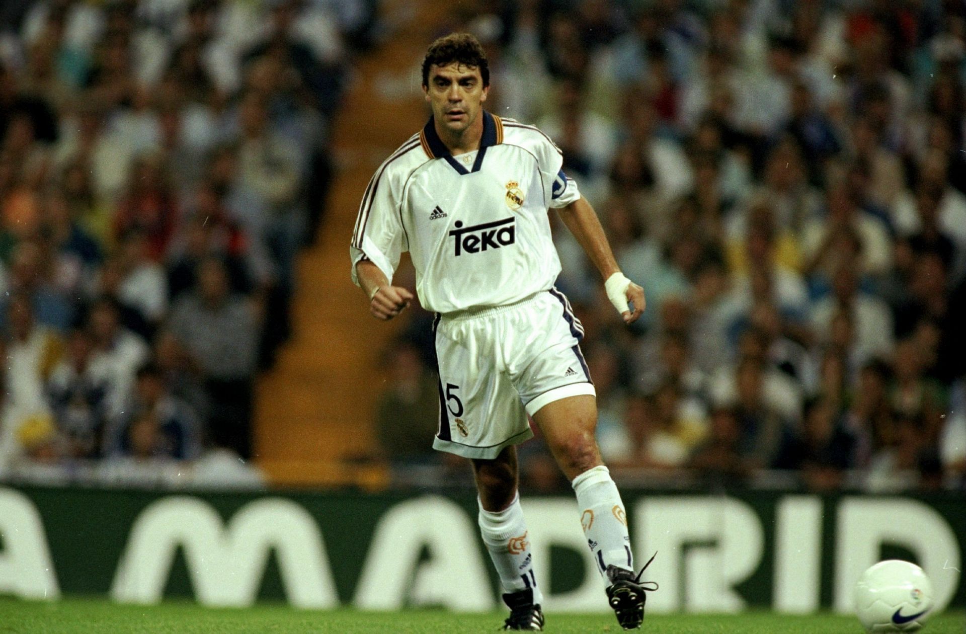 Manolo Sanchis in action at the El Clasico