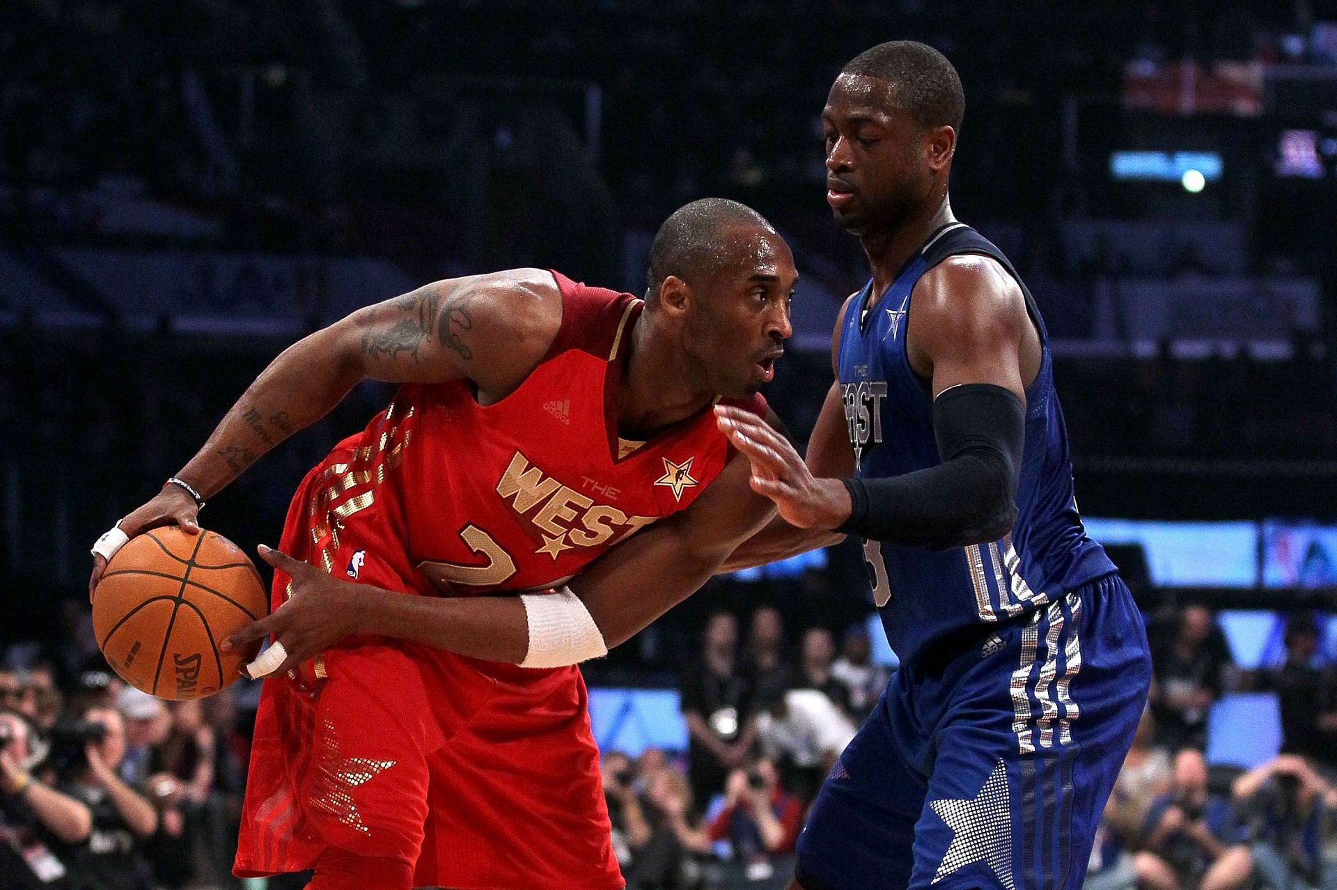 Kobe Bryant being guarded by Dwyane Wade