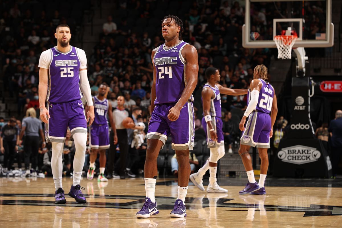The Sacramento Kings must fix their third quarter ineptitude to win more games. [Photo: Sactown Royalty] The LA Lakers are still struggling with turnovers and effort issues in their back-to-back wins. [Photo: Dunking with Wolves]