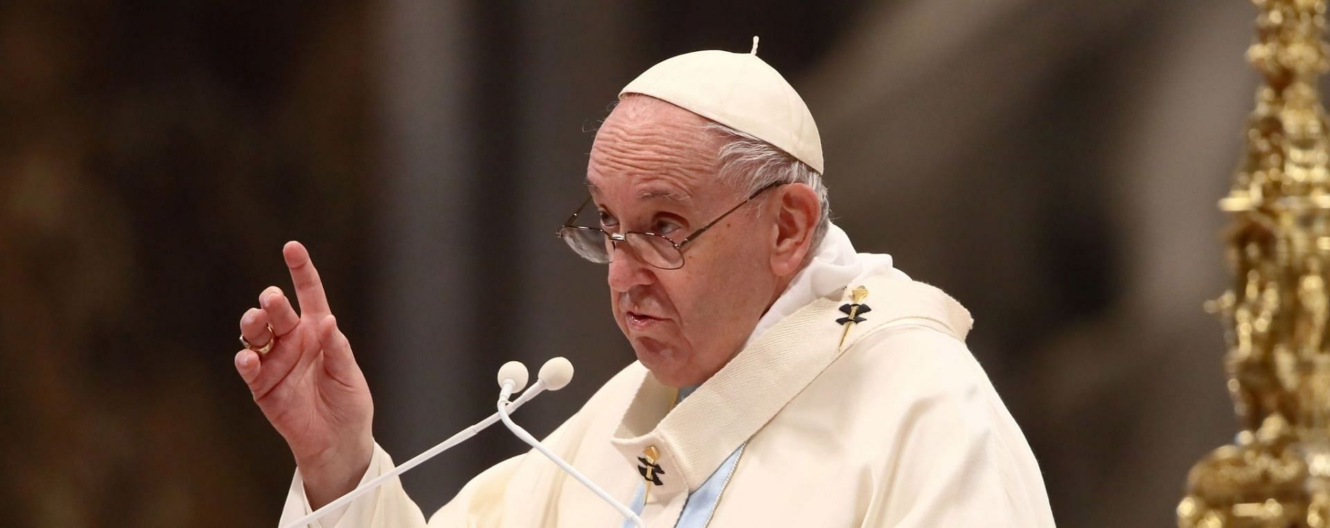 Netizens were left disappointed by Pope Francis&#039; comments on pets (Image via Grzegorz Galazka/Getty Images)