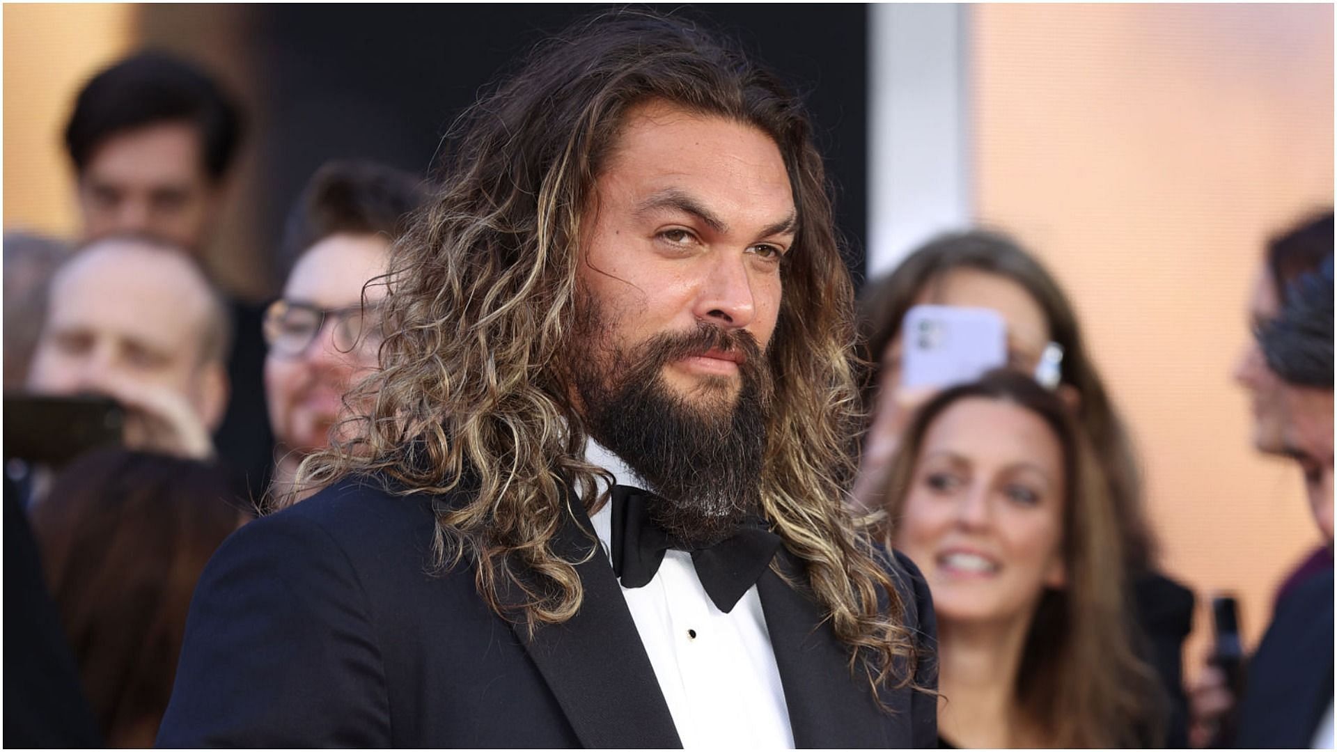 Jason Momoa attends the &quot;No Time To Die&quot; World Premiere at Royal Albert Hall (Image via Mark Marsland/Getty Images)
