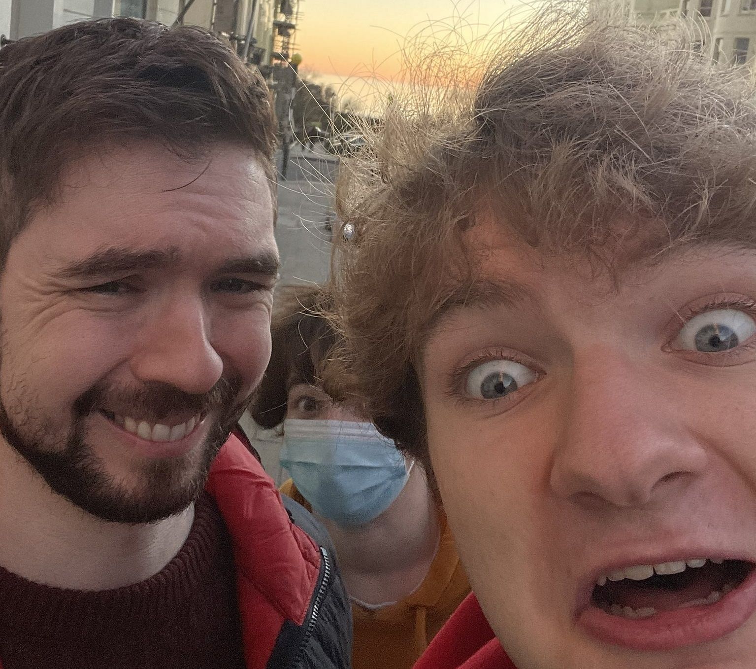 Jacksepticeye with TommyInnit and Tubbo (Image via @tomsimons Twitter)