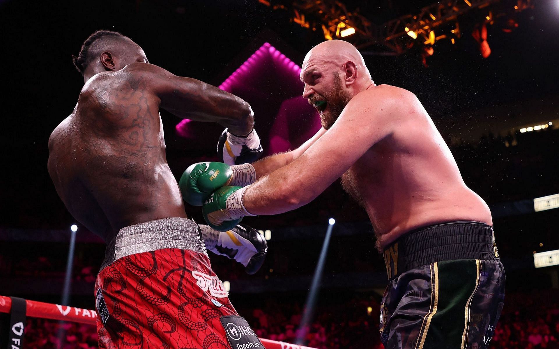 Deontay Wilder (L) and Tyson Fury (R)