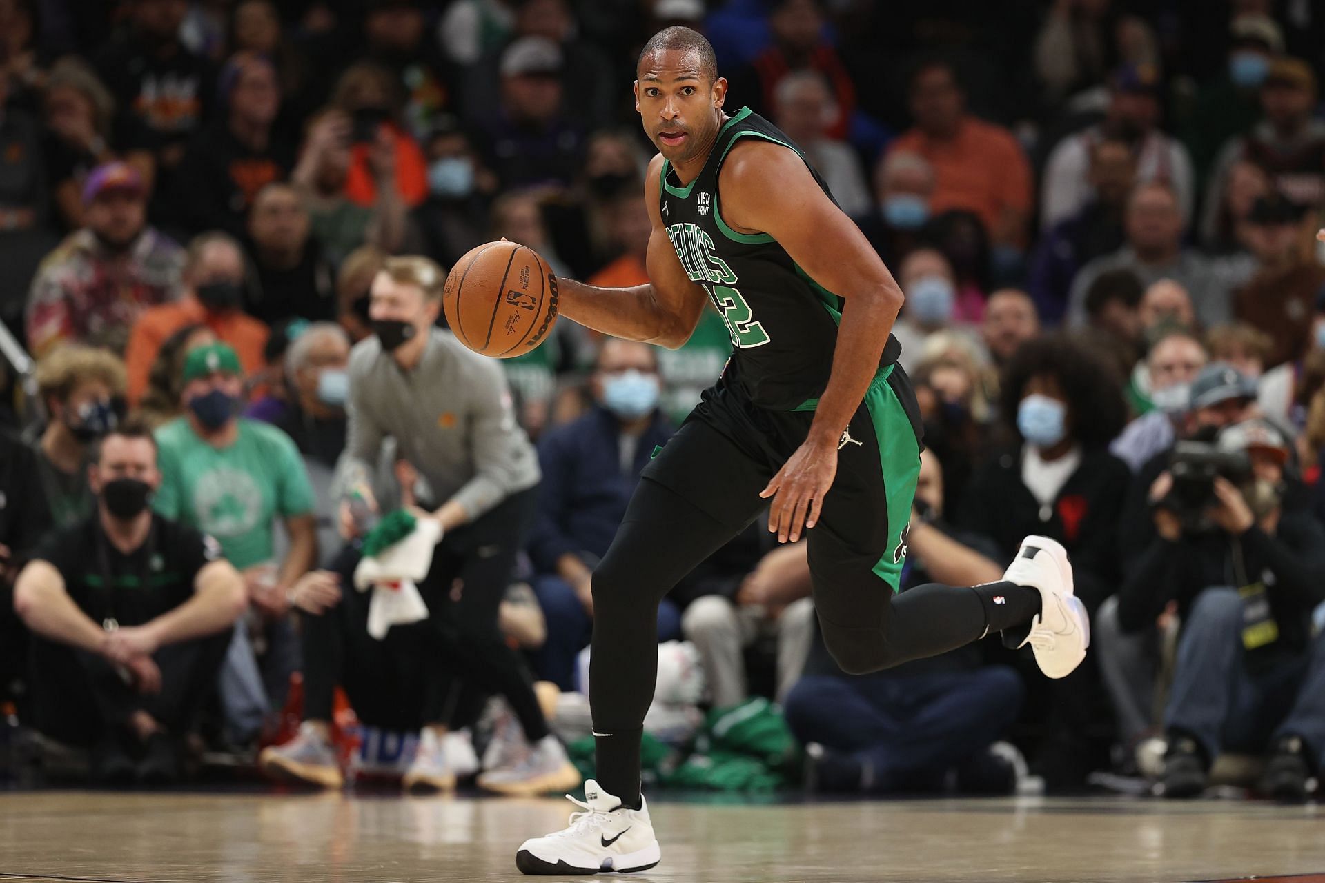 Al Horford scans the floor to make a play