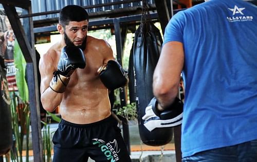 Khamzat Chimaev training at Tiger Muay Thai [Image Credits- @KChimaev on Twitter]