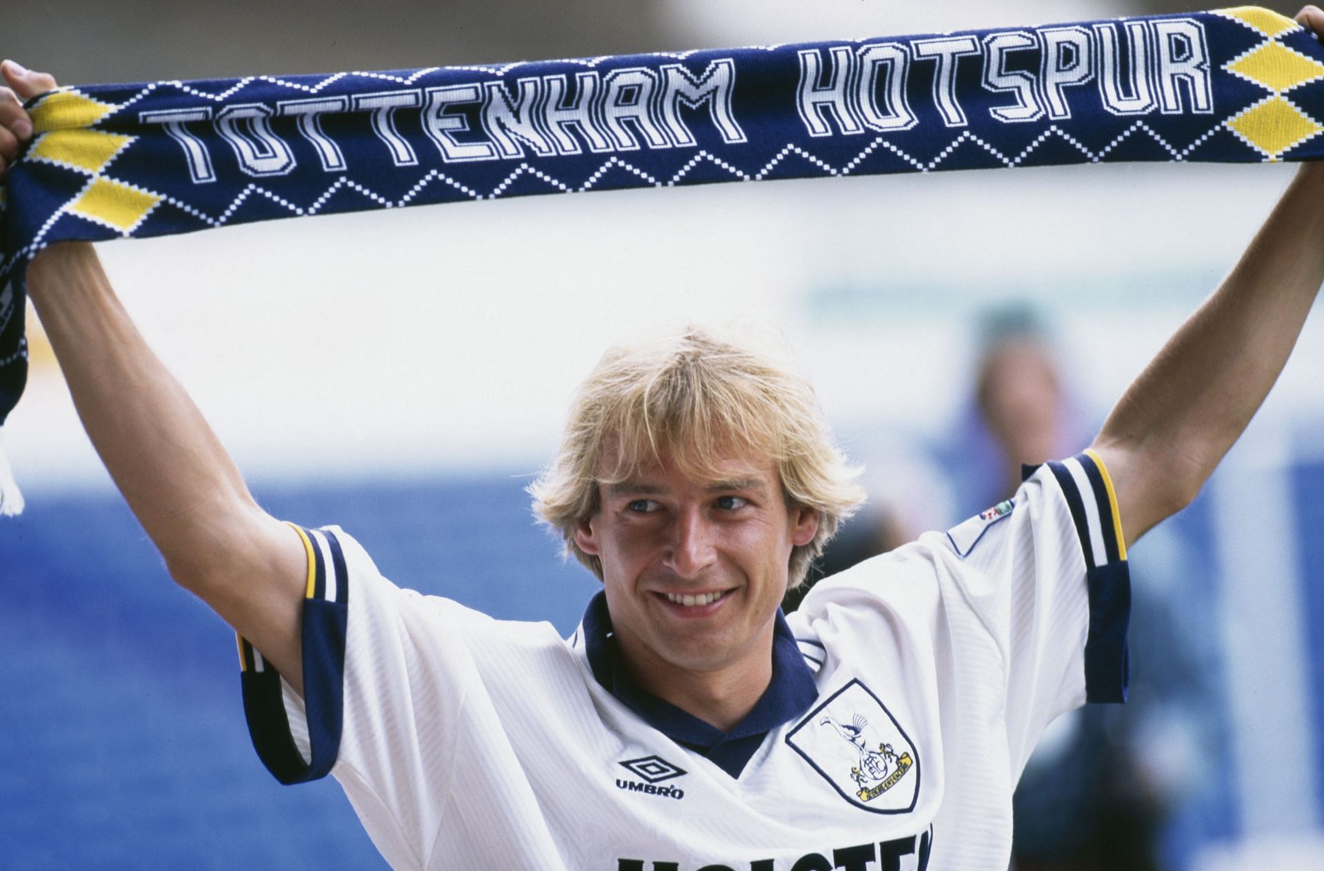 Jurgen Klinsmann signs with Spurs.