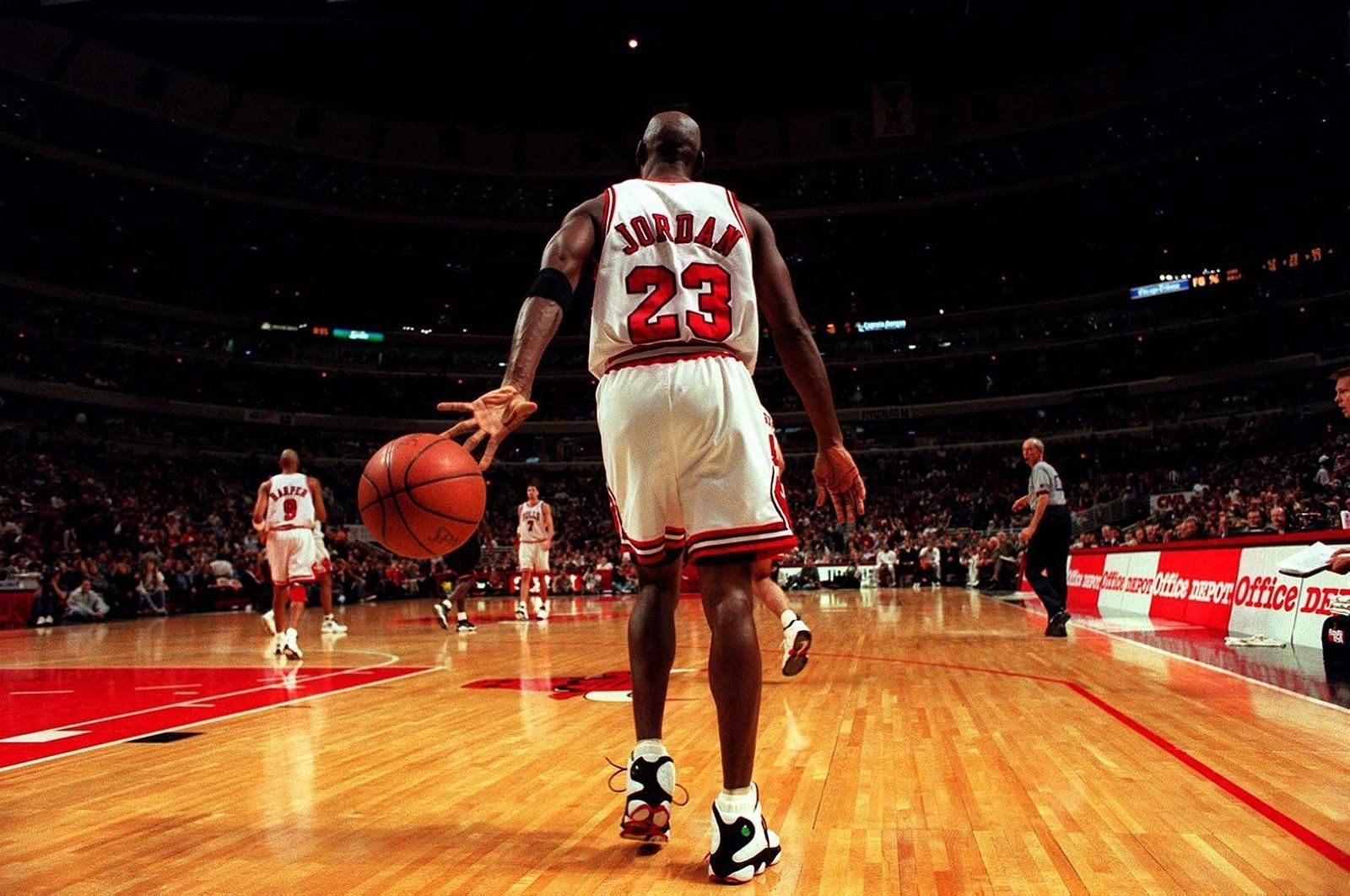 Hir Airness Michael Jordan with the Chicago Bulls.