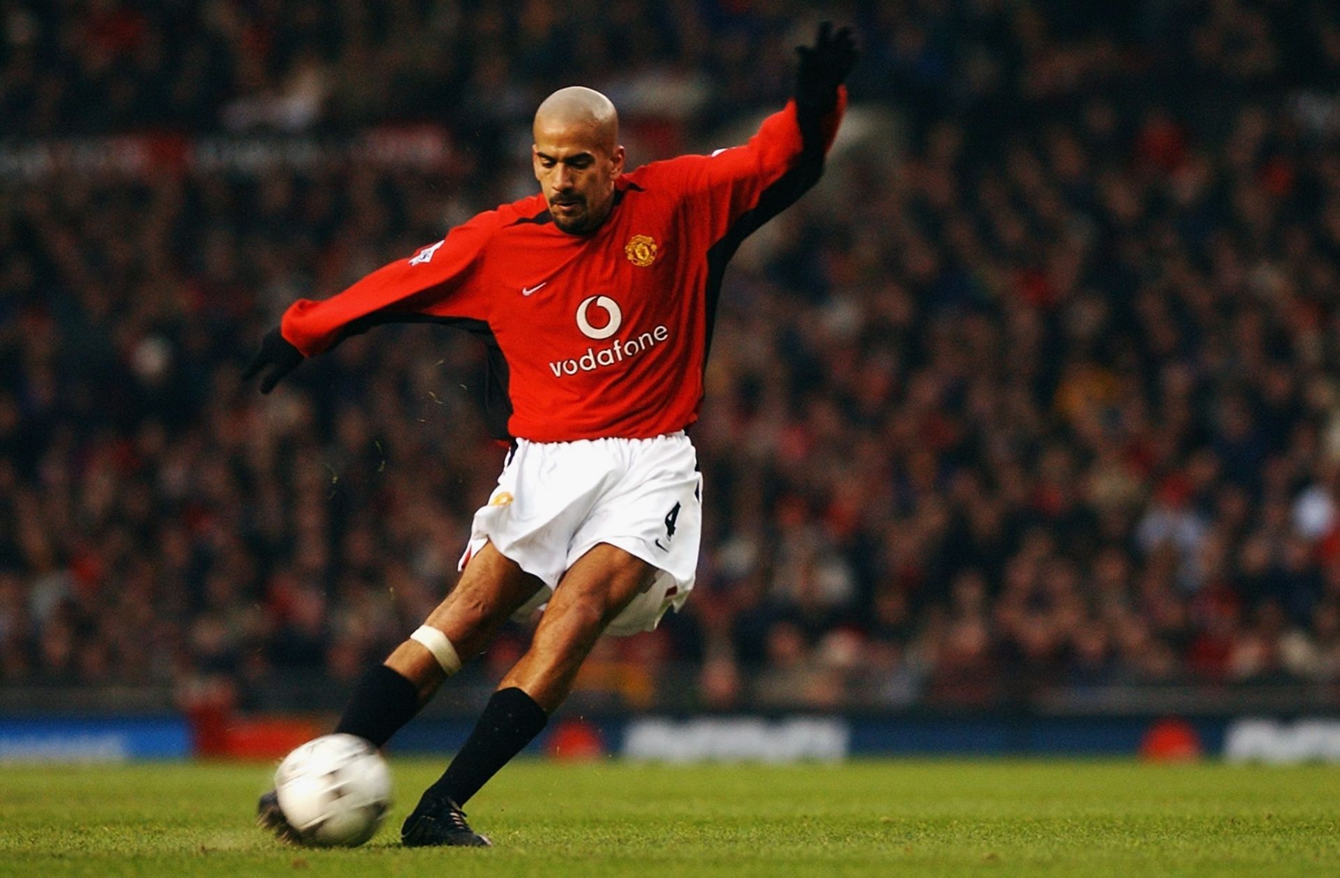 Veron in action for United