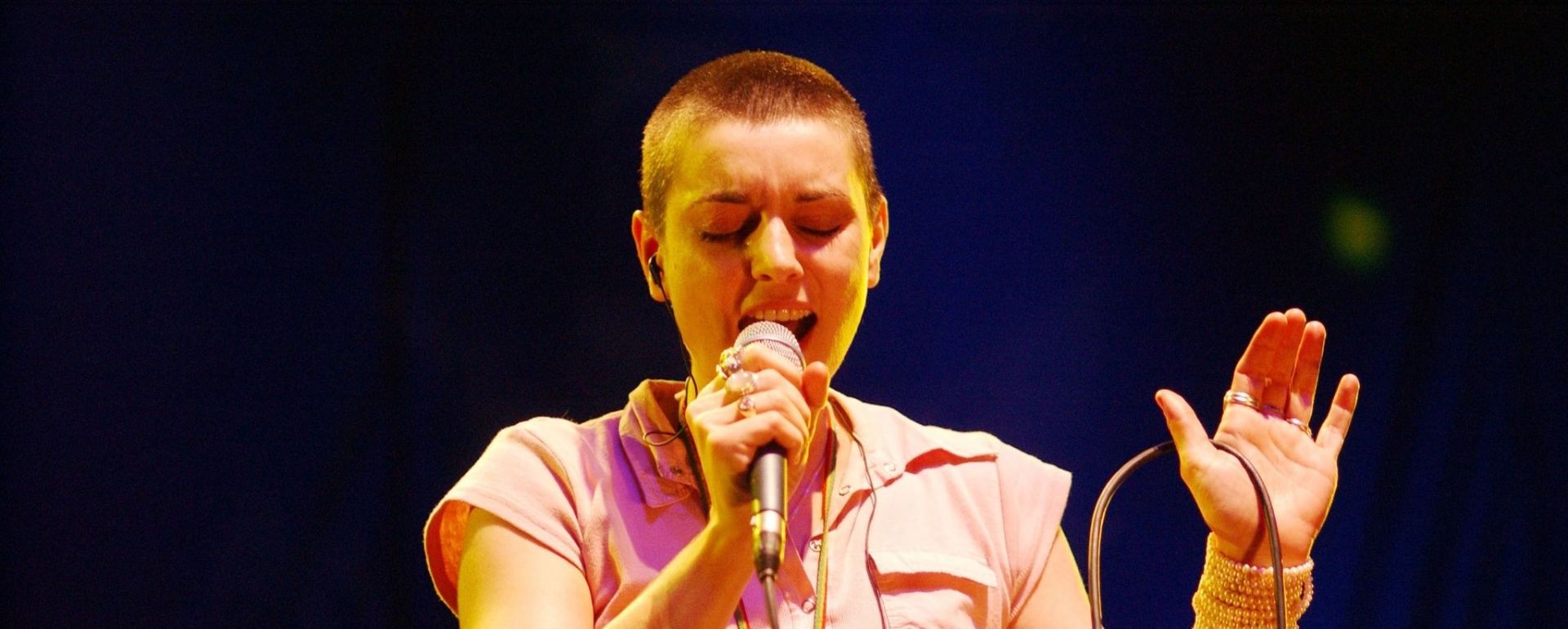 Sinead O&#039;Connor left fans concerned with distressing tweets following son&#039;s death (Image via Getty Images)